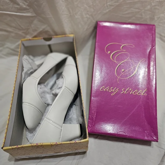 Easy Street Women's White Heels - Picture 2 of 8